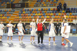 Með leiftrandi leik var Alsírbúum aldrei hleypt upp á dekk