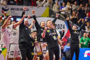 Alfreð fagnaði sigri á Frökkum í Westfalenhalle