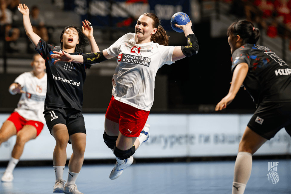 Rafmagn sló út í þrumuveðri í Skopje – hálf leikin viðureign flutt á ...