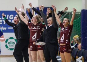 Dagskráin: Eftir 50 daga hlé hefst keppni á ný