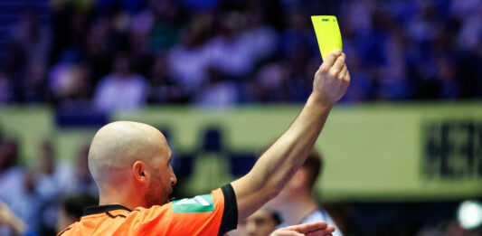 Bolti - dómari, spjald